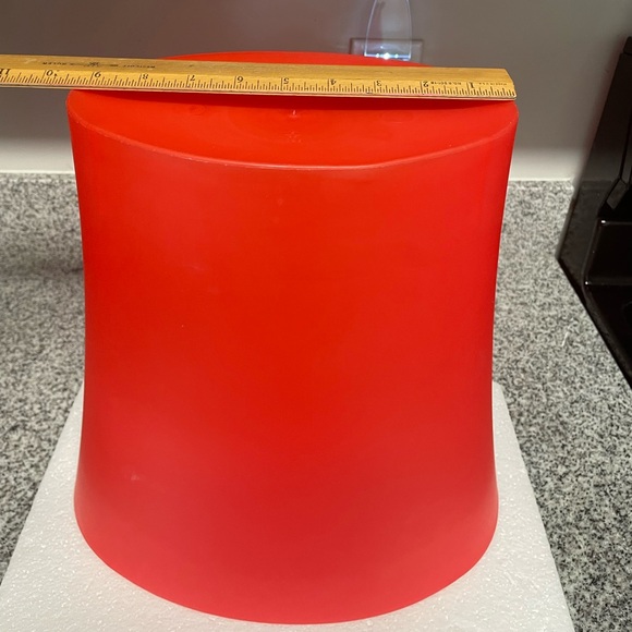 Sterilite Small Reddish Orange Oval Shape Trash Can  wide Top Narrow Bottom - Picture 8 of 11